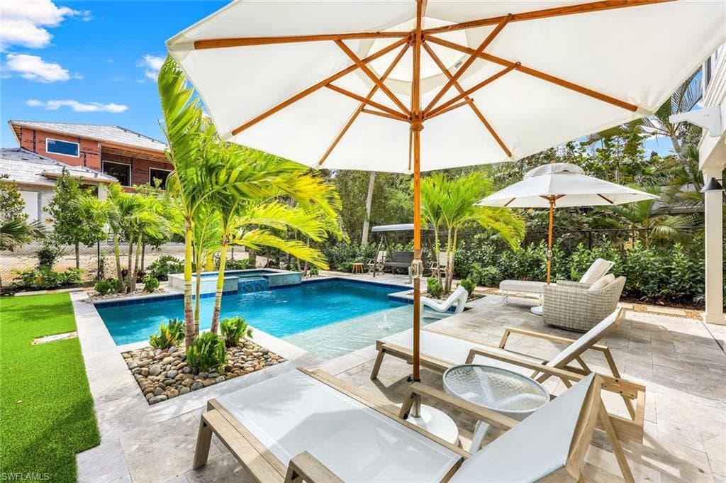 1437 Sandpiper ST, NAPLES FL 34102-23