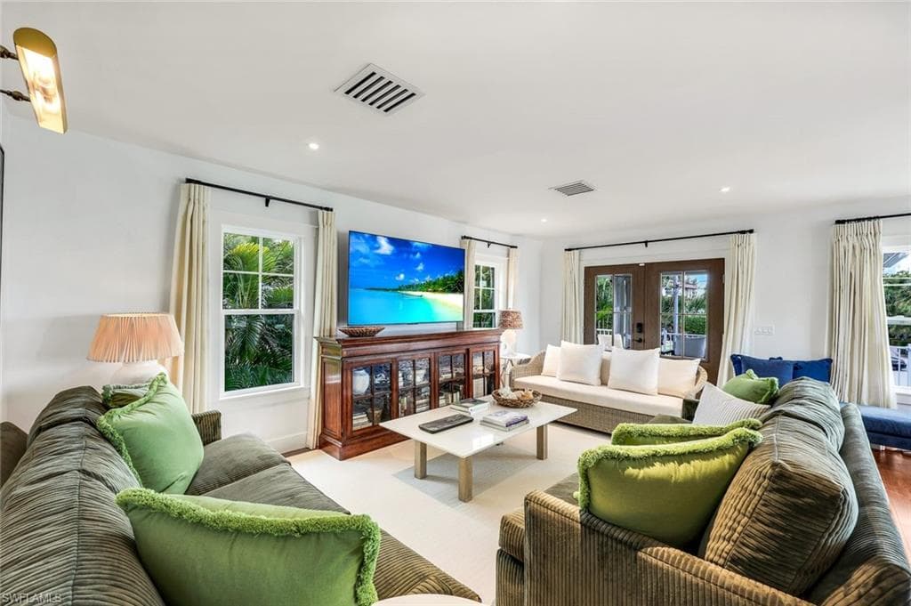 1437 Sandpiper ST, NAPLES FL 34102-7