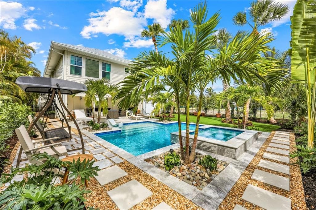 1437 Sandpiper ST, NAPLES FL 34102-24