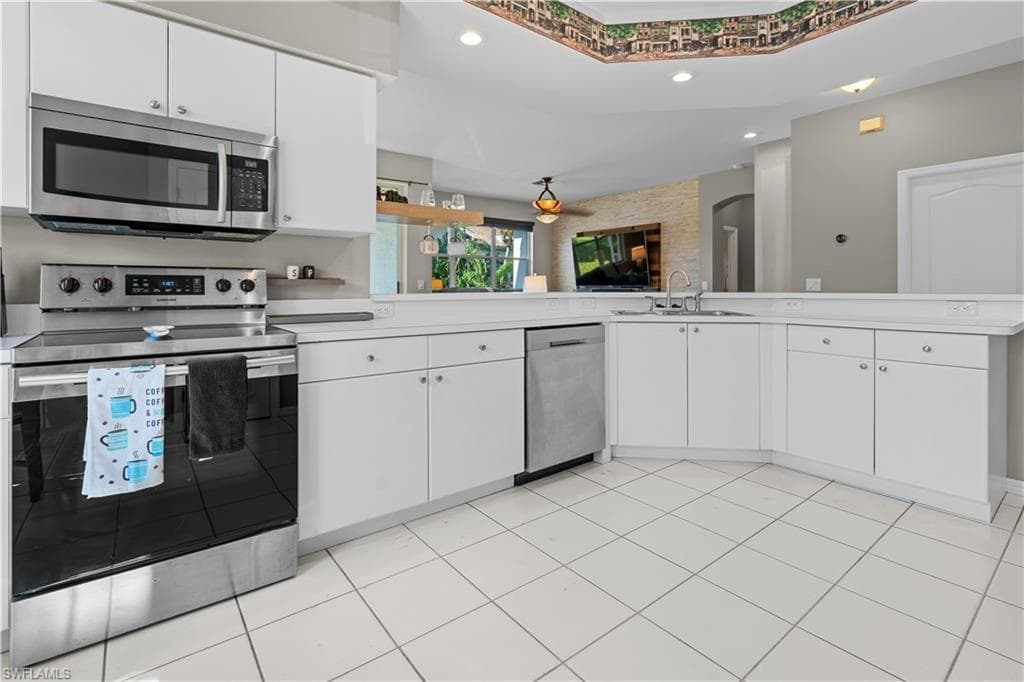 9601 Village View BLVD # 201, BONITA SPRINGS FL 34135-3