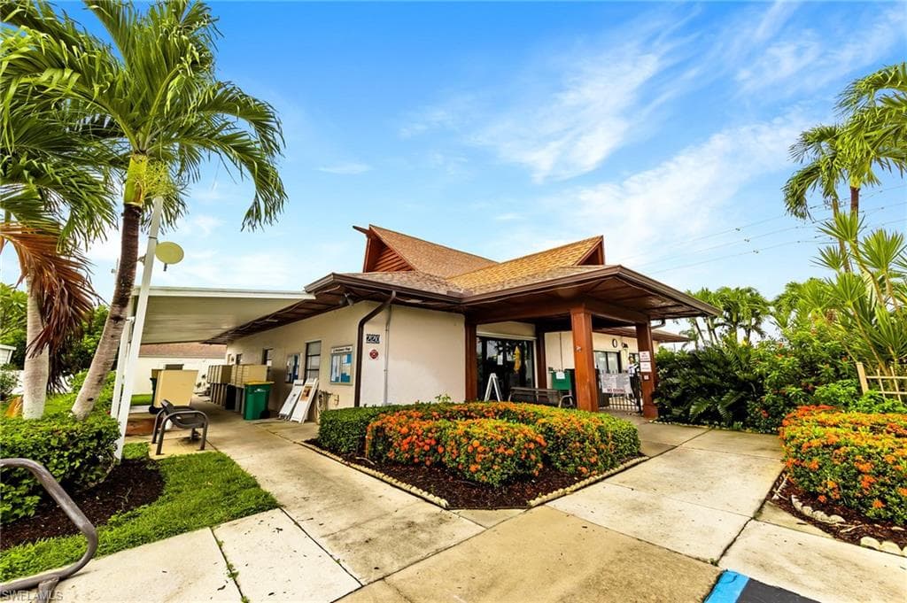 41 Oceans BLVD # 41, NAPLES FL 34104-24