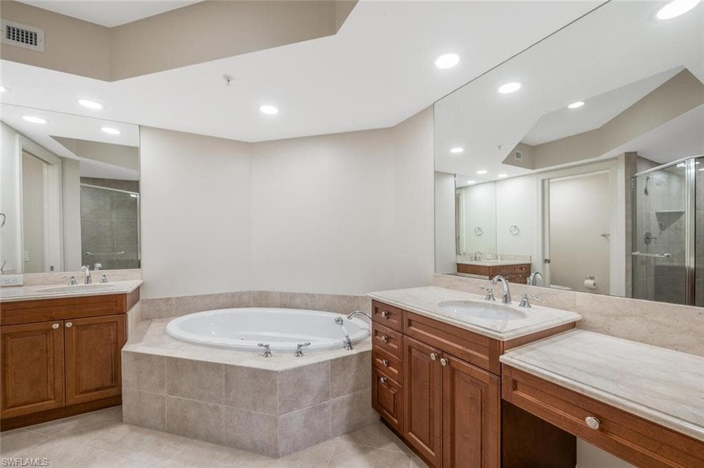 23850 Via Italia CIR # 204, ESTERO FL 34134-22