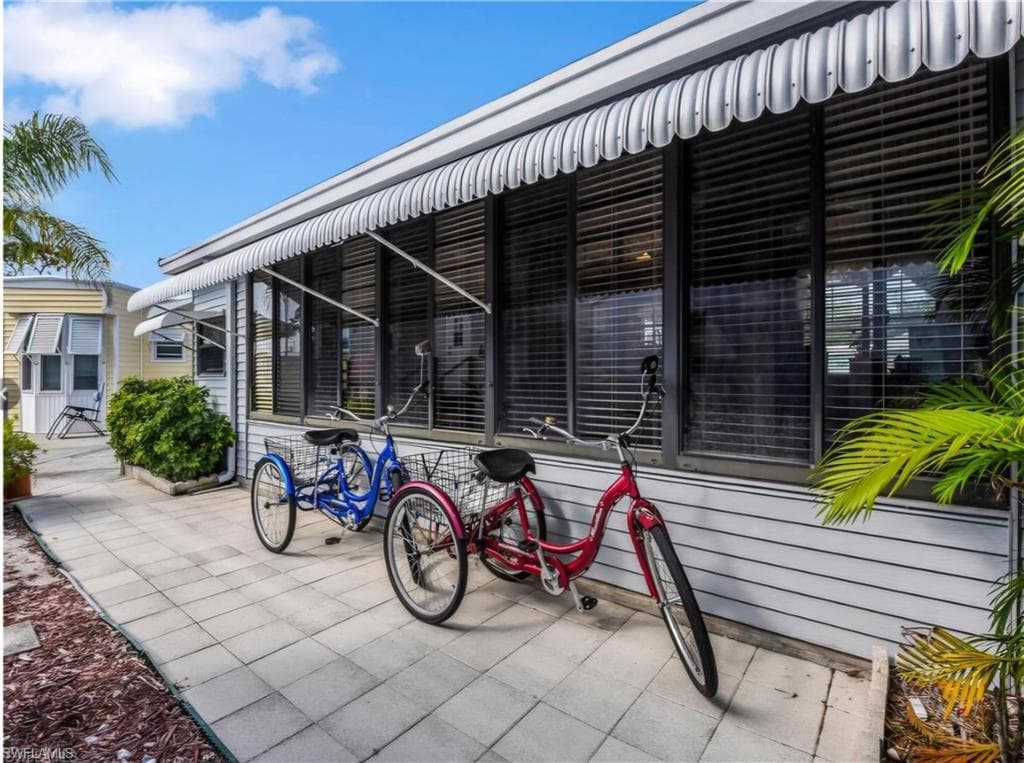 21 Shifting Sand AVE, BONITA SPRINGS FL 34135-2