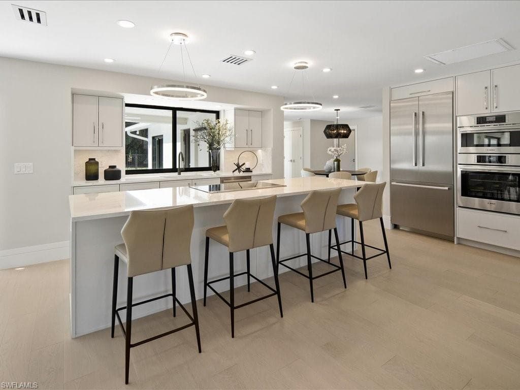 518 Cypress WAY E, NAPLES FL 34110-1