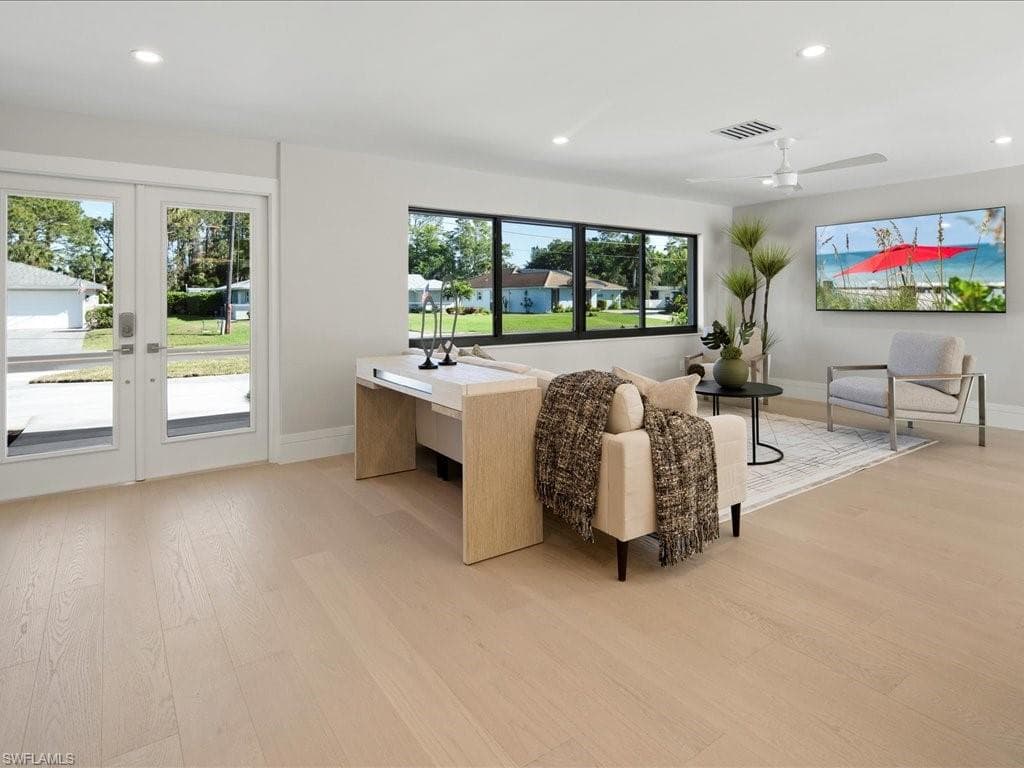 518 Cypress WAY E, NAPLES FL 34110-7