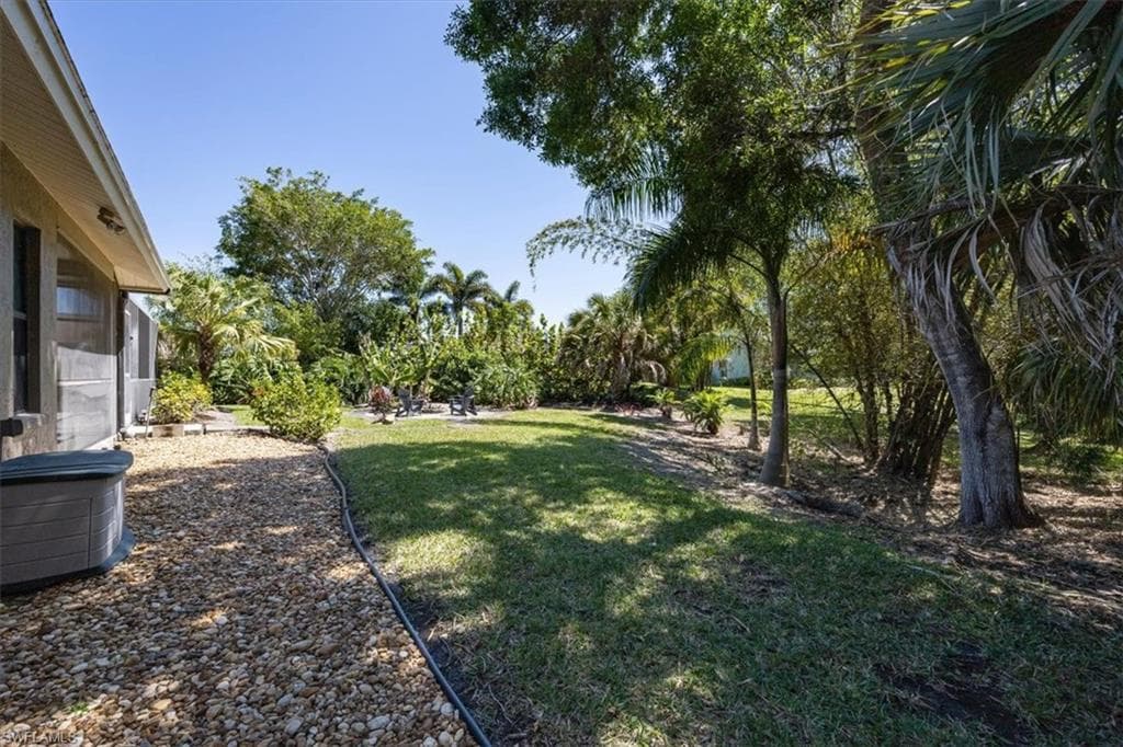 136 Old Tamiami TRL, NAPLES FL 34110-22