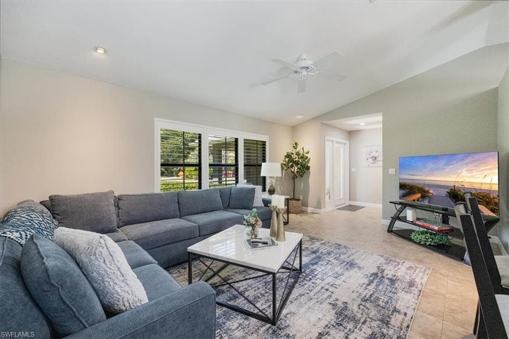 136 Old Tamiami TRL, NAPLES FL 34110-5