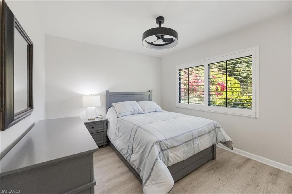 136 Old Tamiami TRL, NAPLES FL 34110-16