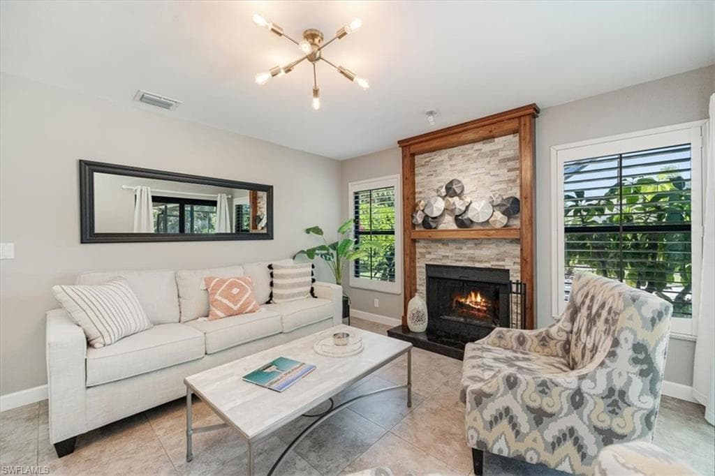 136 Old Tamiami TRL, NAPLES FL 34110-2