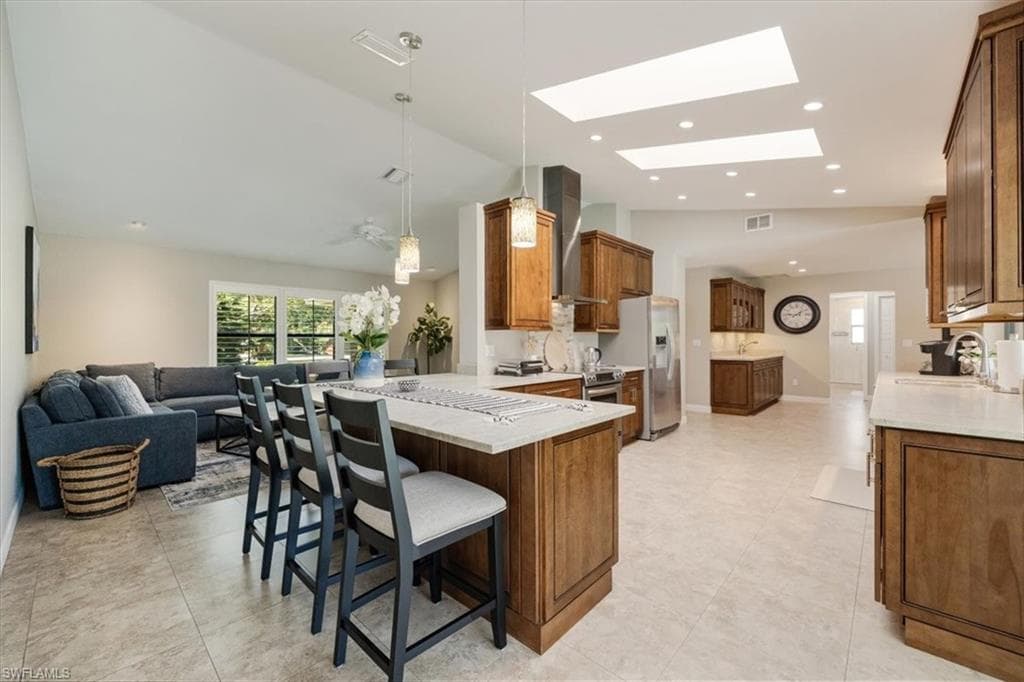 136 Old Tamiami TRL, NAPLES FL 34110-8