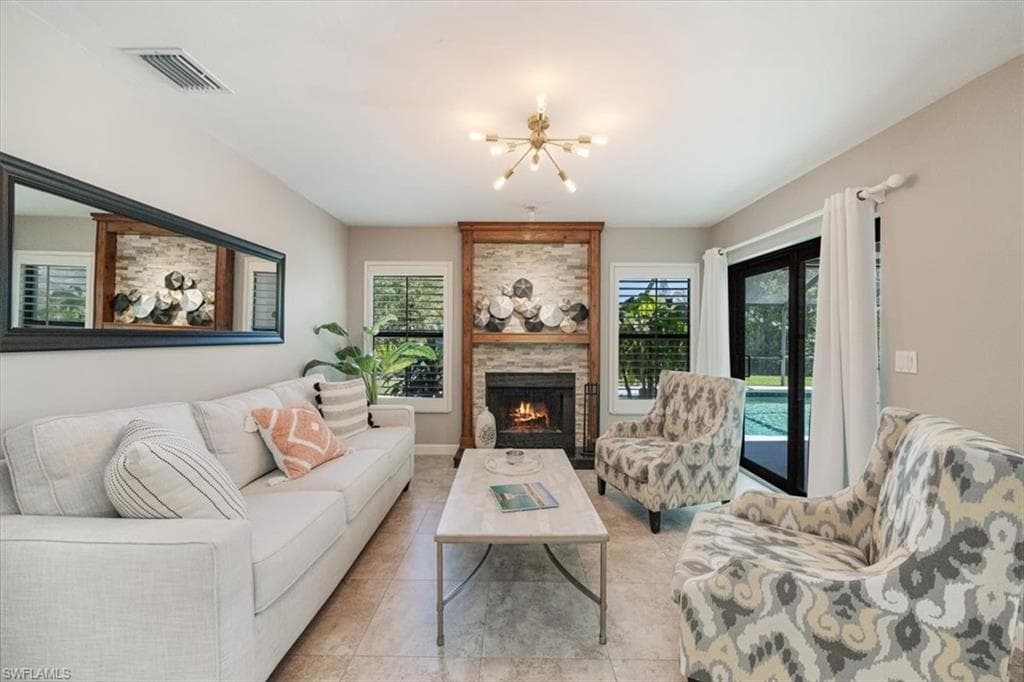 136 Old Tamiami TRL, NAPLES FL 34110-3