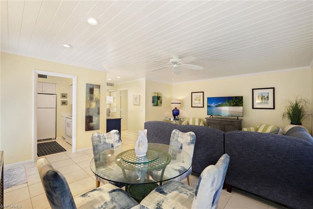 286 4th ST S # 203, NAPLES FL 34102-4