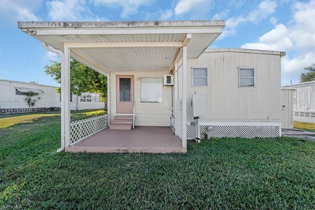 329 Lantern LN, NORTH FORT MYERS FL 33917-41