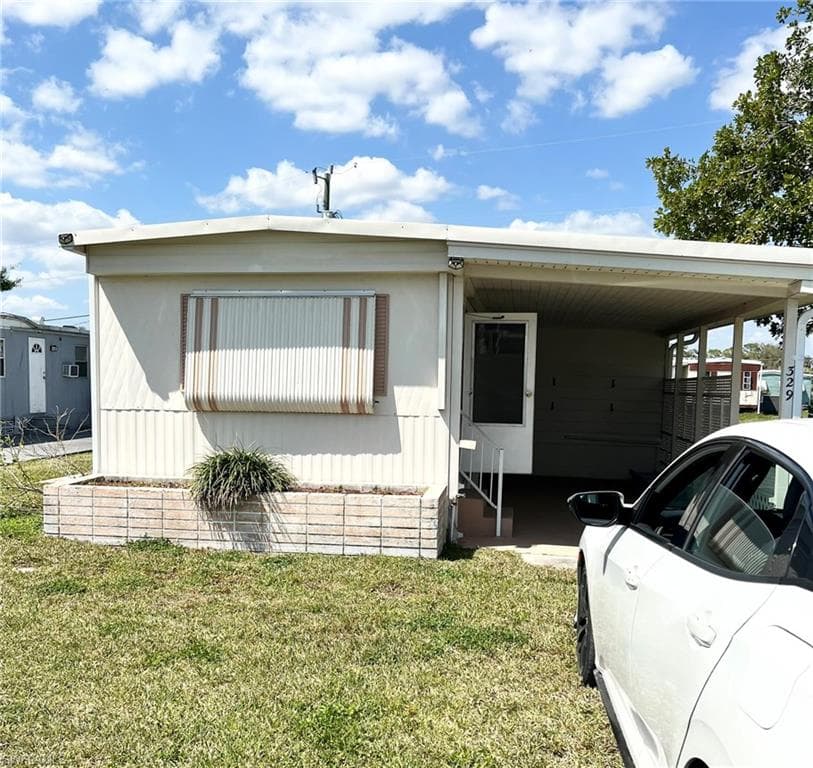 329 Lantern LN, NORTH FORT MYERS FL 33917-15