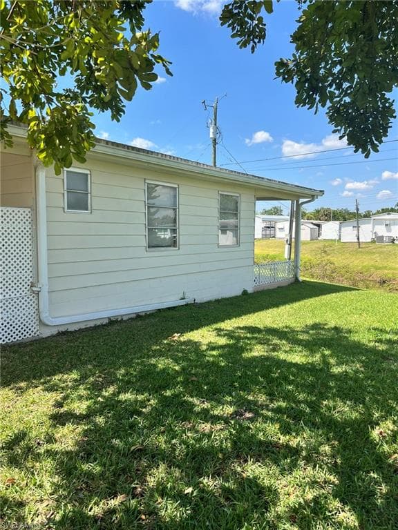 329 Lantern LN, NORTH FORT MYERS FL 33917-2