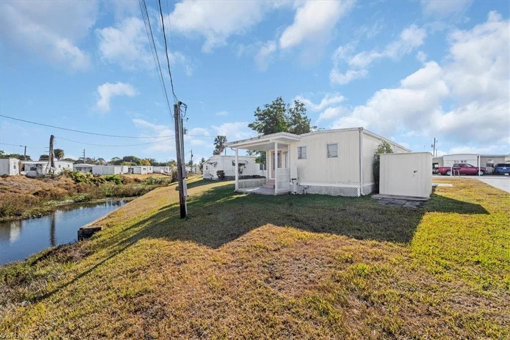 329 Lantern LN, NORTH FORT MYERS FL 33917-31