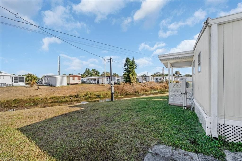 329 Lantern LN, NORTH FORT MYERS FL 33917-29