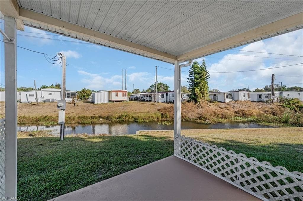 329 Lantern LN, NORTH FORT MYERS FL 33917-32