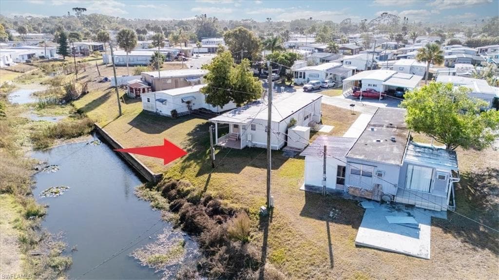 329 Lantern LN, NORTH FORT MYERS FL 33917-36