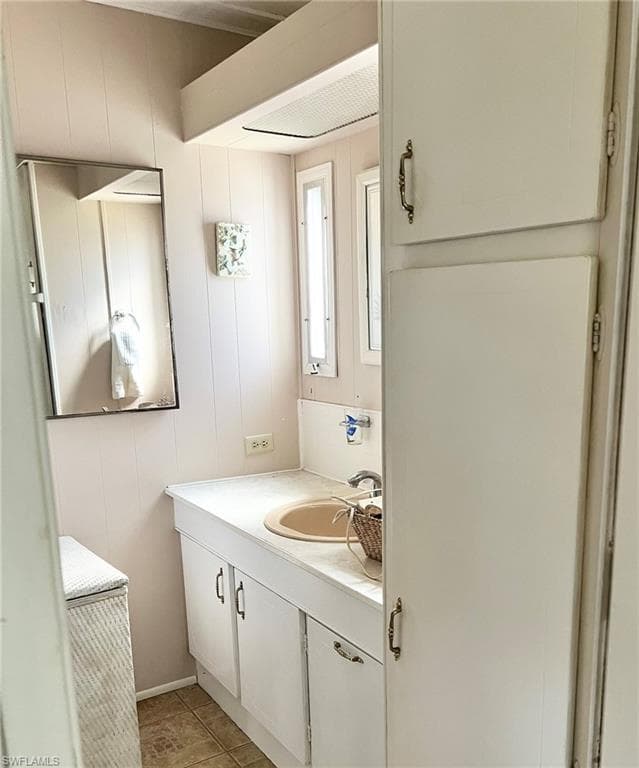 329 Lantern LN, NORTH FORT MYERS FL 33917-7