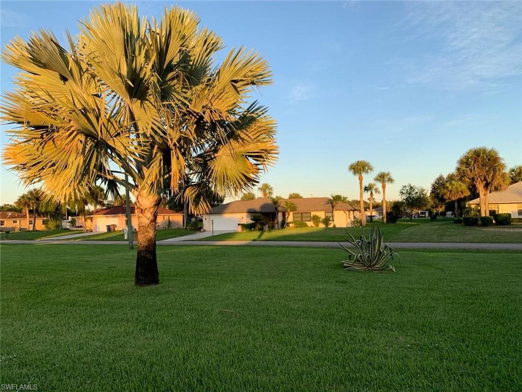 2340 Jacaranda CT, LEHIGH ACRES FL 33936-5