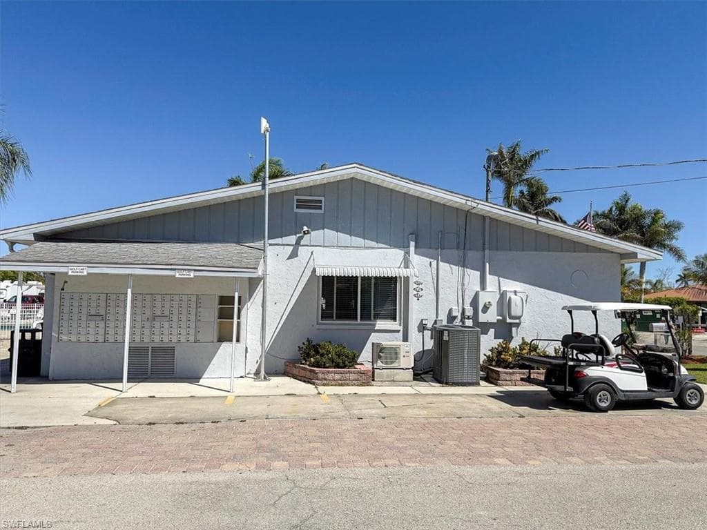 3852 Cardinal CIR, BONITA SPRINGS FL 34134-34