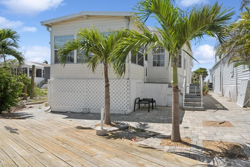 12 Nancy LN, FORT MYERS BEACH FL 33931-22