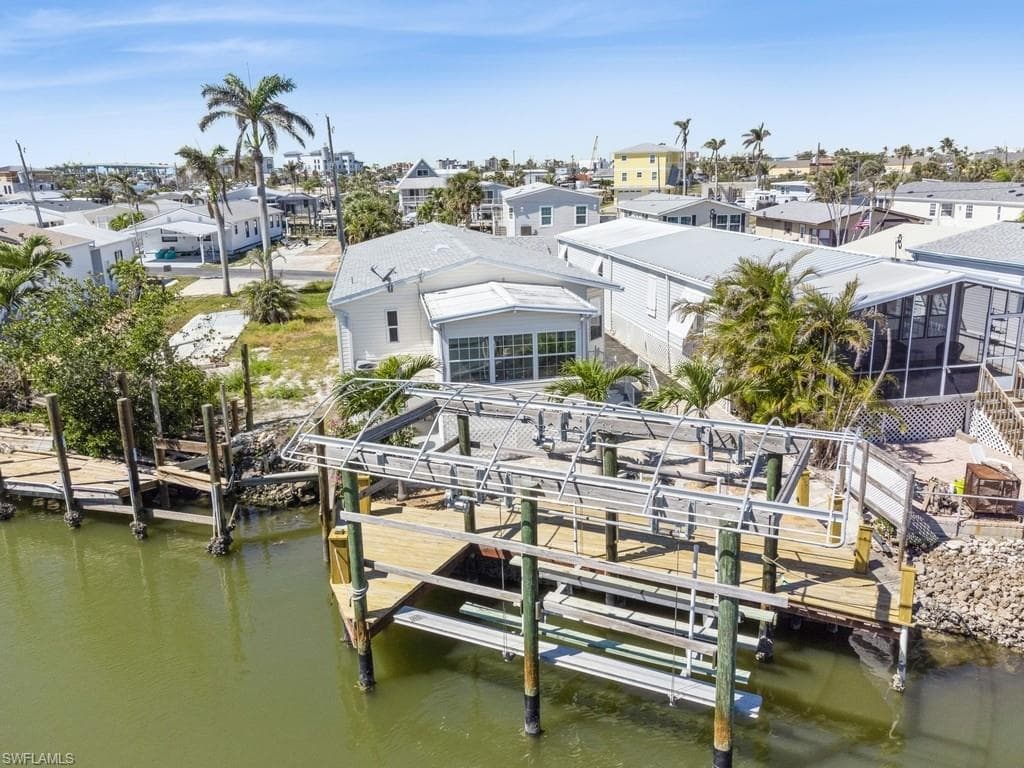 12 Nancy LN, FORT MYERS BEACH FL 33931-1