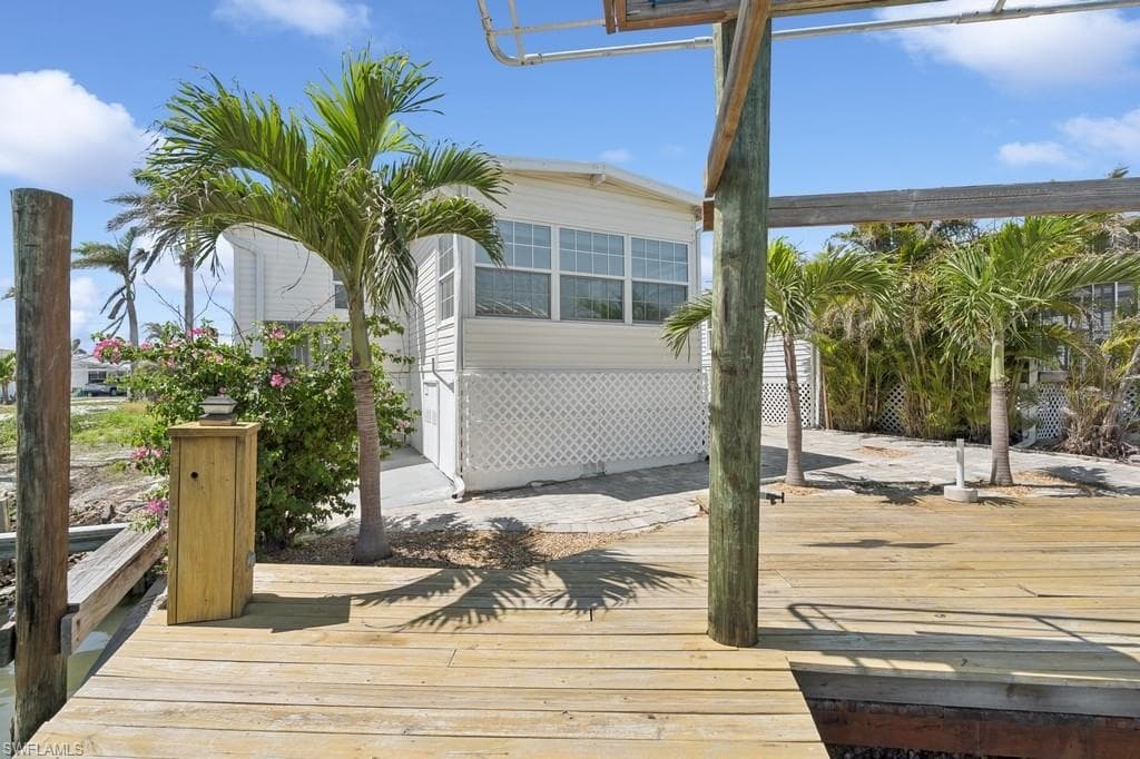 12 Nancy LN, FORT MYERS BEACH FL 33931-21
