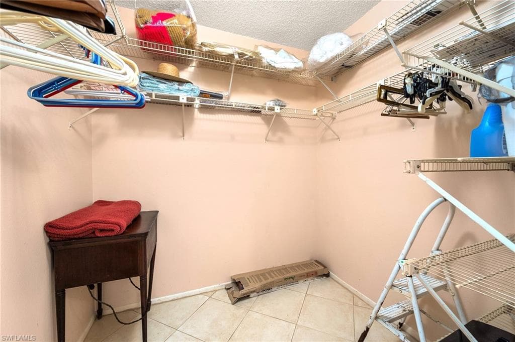 8101 S Woods CIR # 1, FORT MYERS FL 33919-10