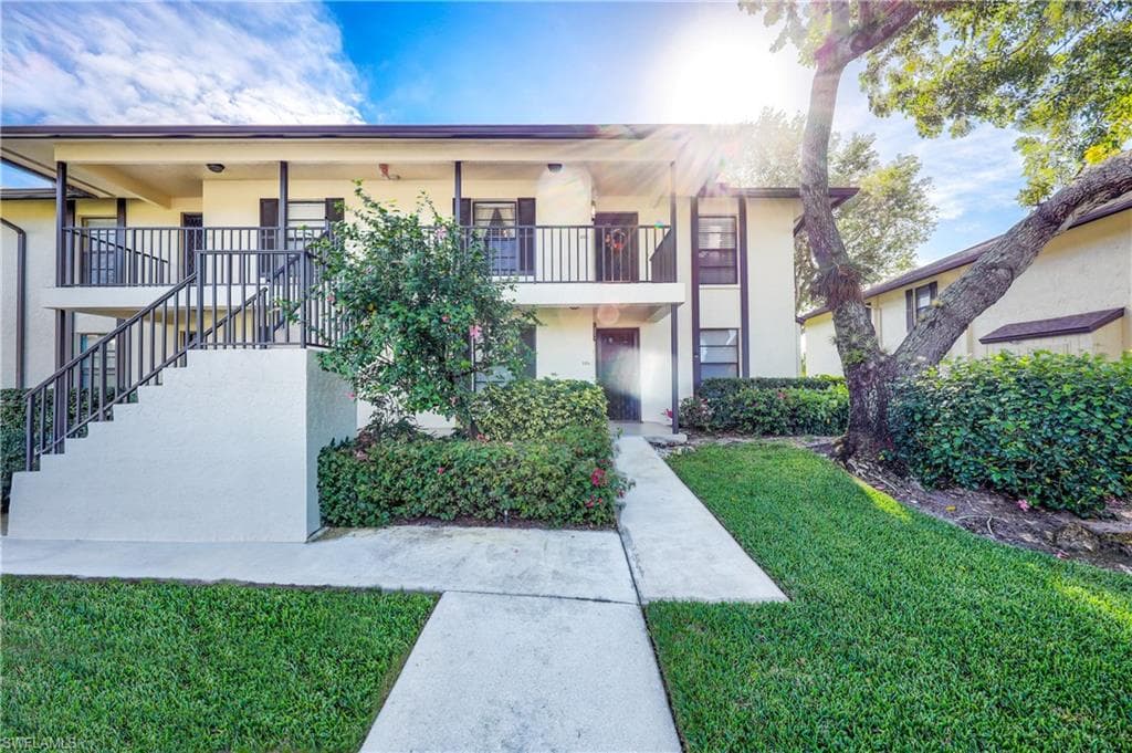 500 Misty Pines CIR # 206, NAPLES FL 34105-1