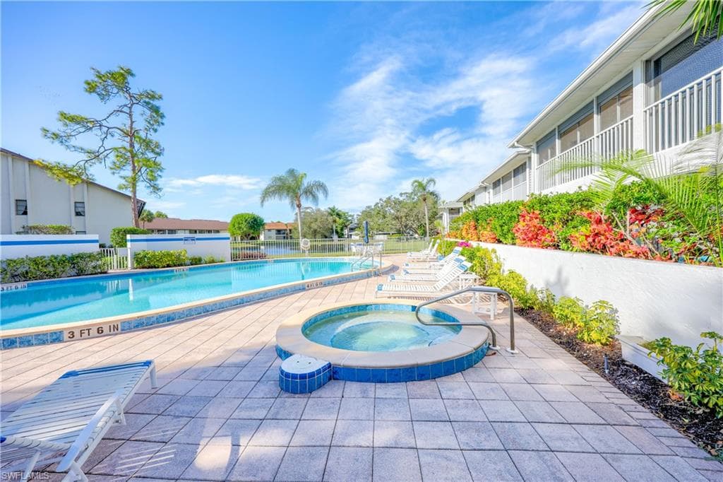 500 Misty Pines CIR # 206, NAPLES FL 34105-25