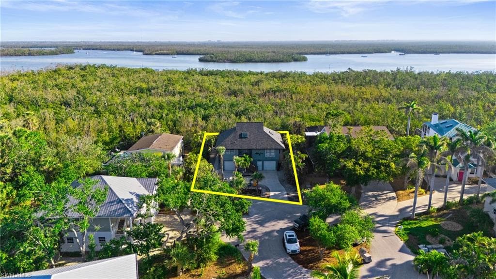 319 Nature View CT, FORT MYERS BEACH FL 33931-3