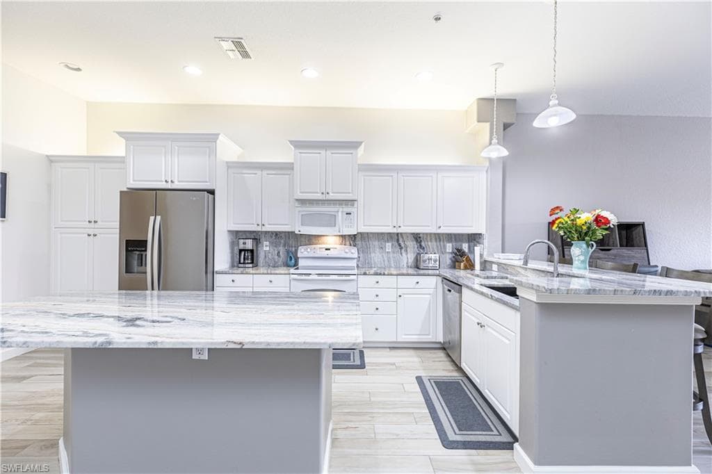 8641 Piazza Del Lago CIR # 203, ESTERO FL 33928-8