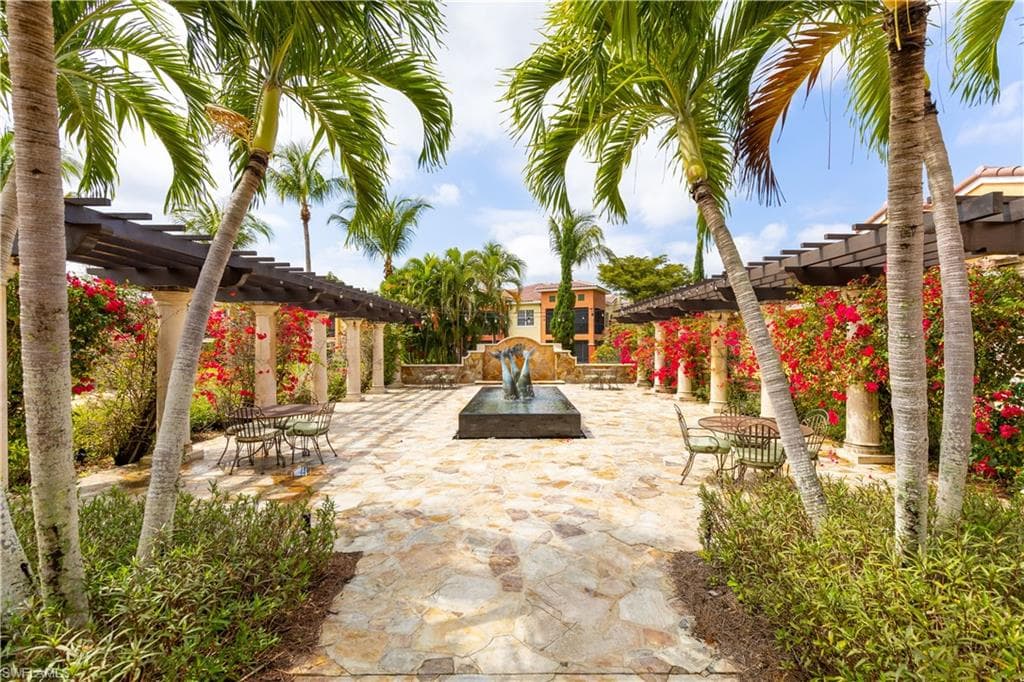 8641 Piazza Del Lago CIR # 203, ESTERO FL 33928-3