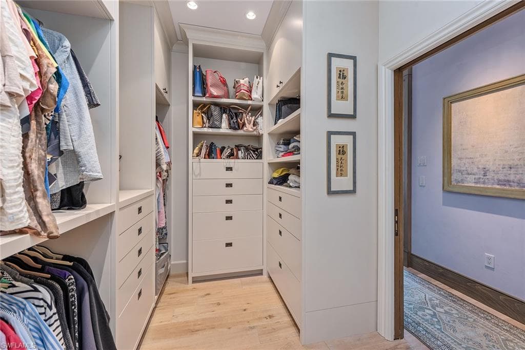 13675 Vanderbilt DR # 1107, NAPLES FL 34110-19