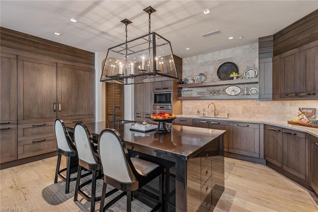 13675 Vanderbilt DR # 1107, NAPLES FL 34110-8