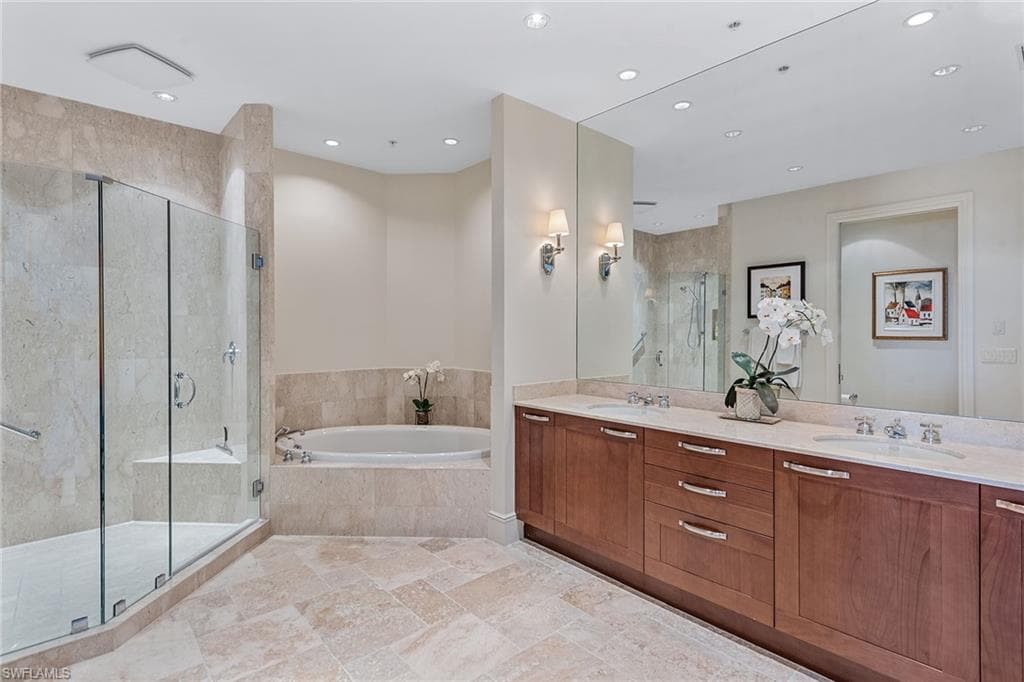 13675 Vanderbilt DR # 1107, NAPLES FL 34110-17