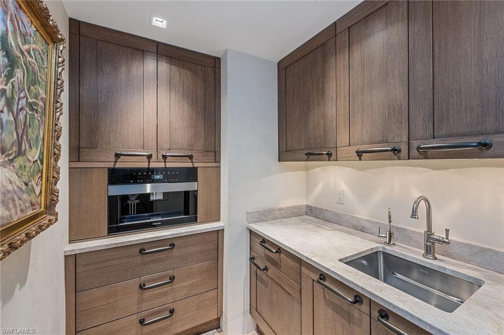 13675 Vanderbilt DR # 1107, NAPLES FL 34110-7