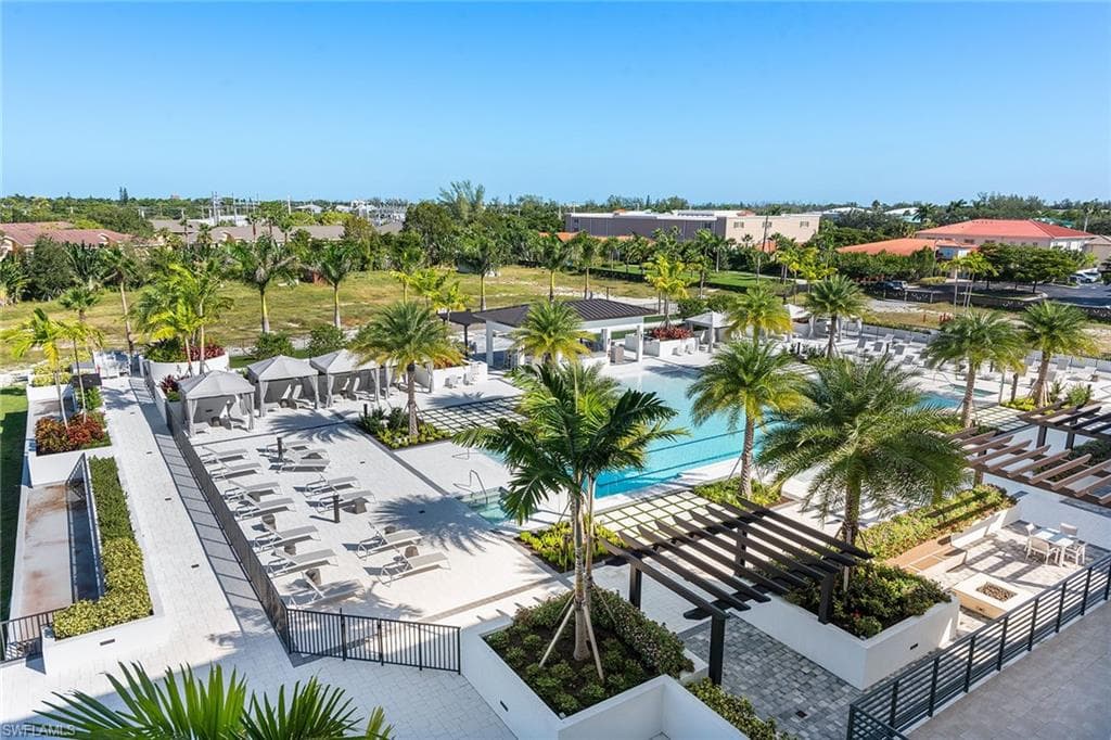 1111 Central AVE # 506, NAPLES FL 34102-20