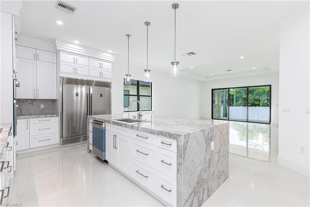 3074 Pine Tree DR, NAPLES FL 34112-3