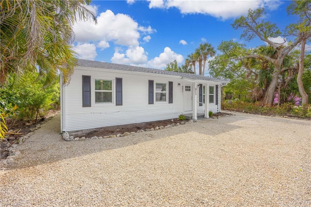 910 Fitzhugh ST, SANIBEL FL 33957-3