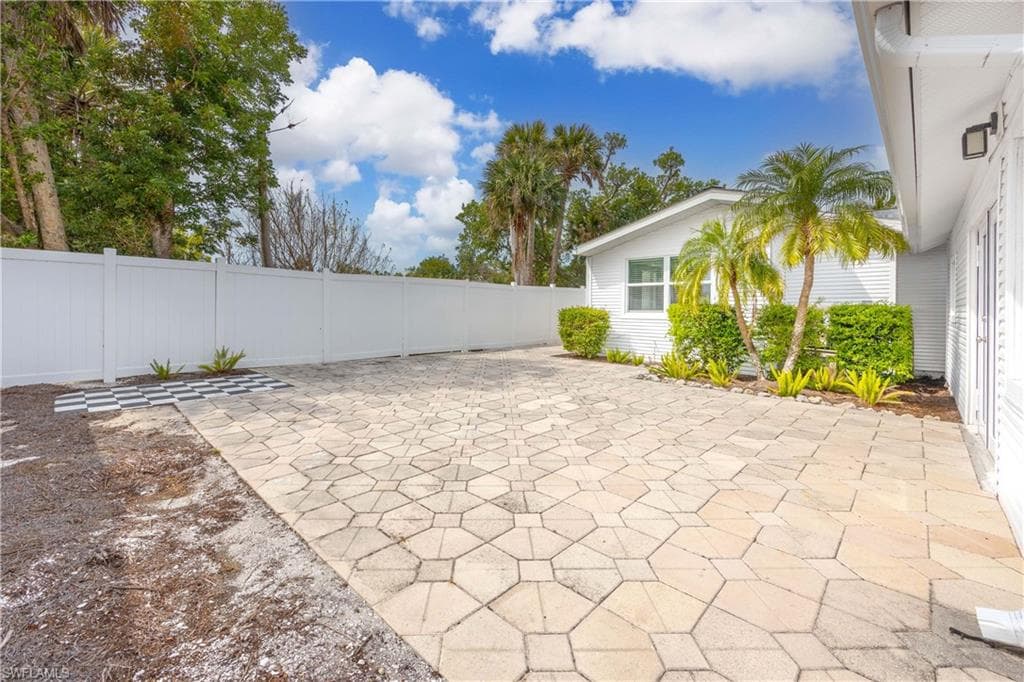 910 Fitzhugh ST, SANIBEL FL 33957-7