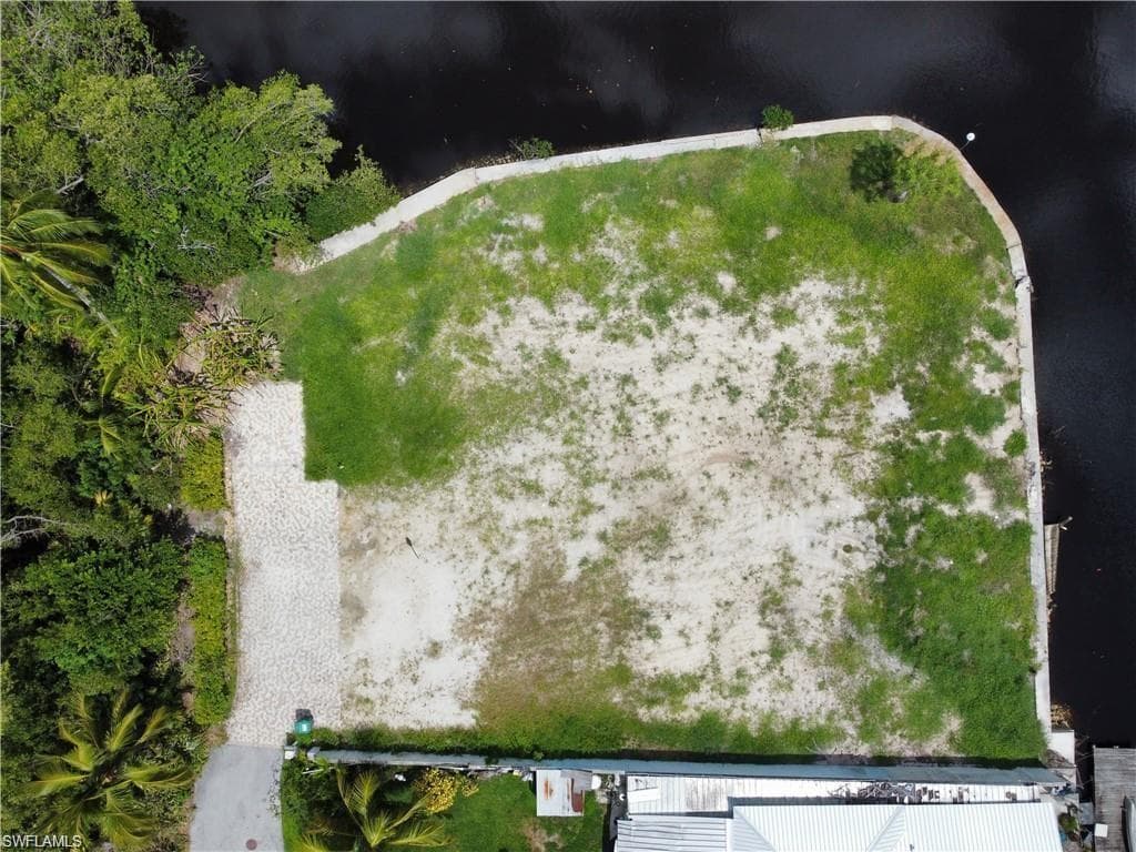 1550 13th AVE N, NAPLES FL 34102-1