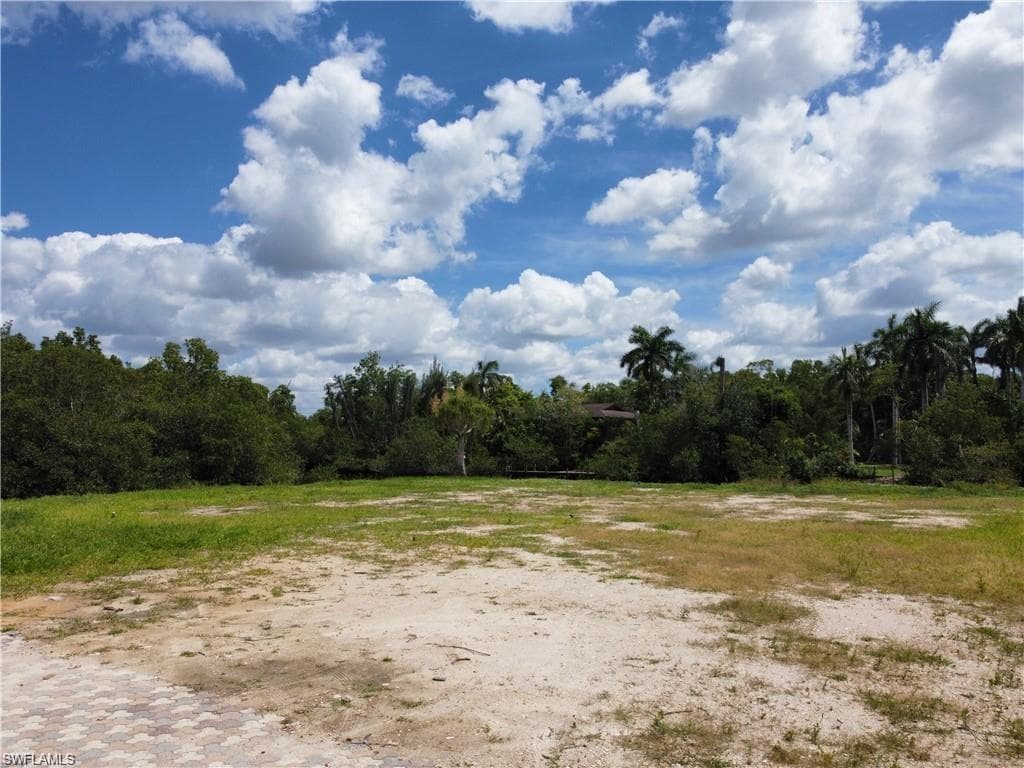 1550 13th AVE N, NAPLES FL 34102-2