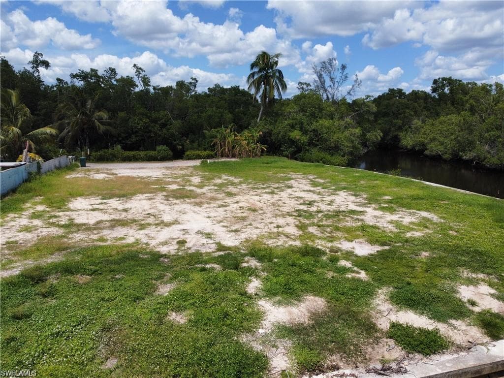 1550 13th AVE N, NAPLES FL 34102-8