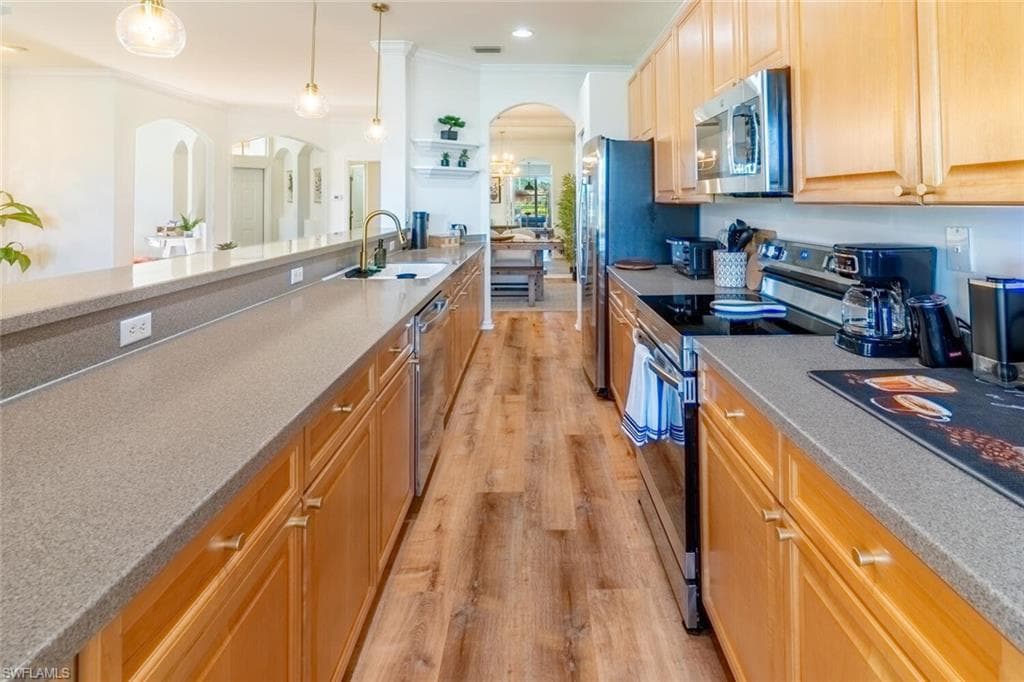 1896 Crestview WAY, NAPLES FL 34119-11