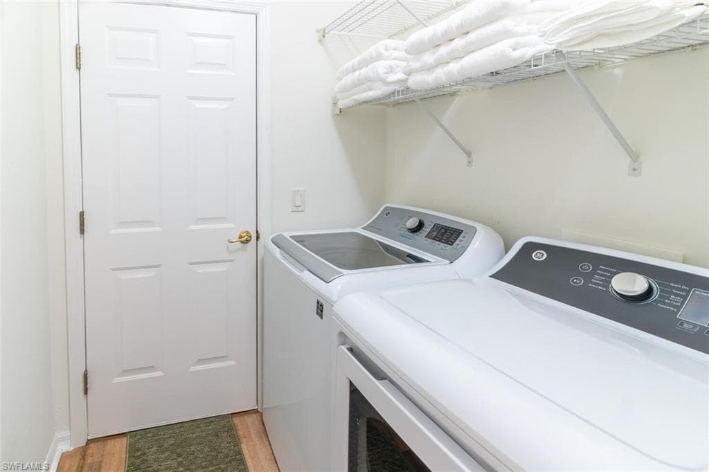 1896 Crestview WAY, NAPLES FL 34119-28