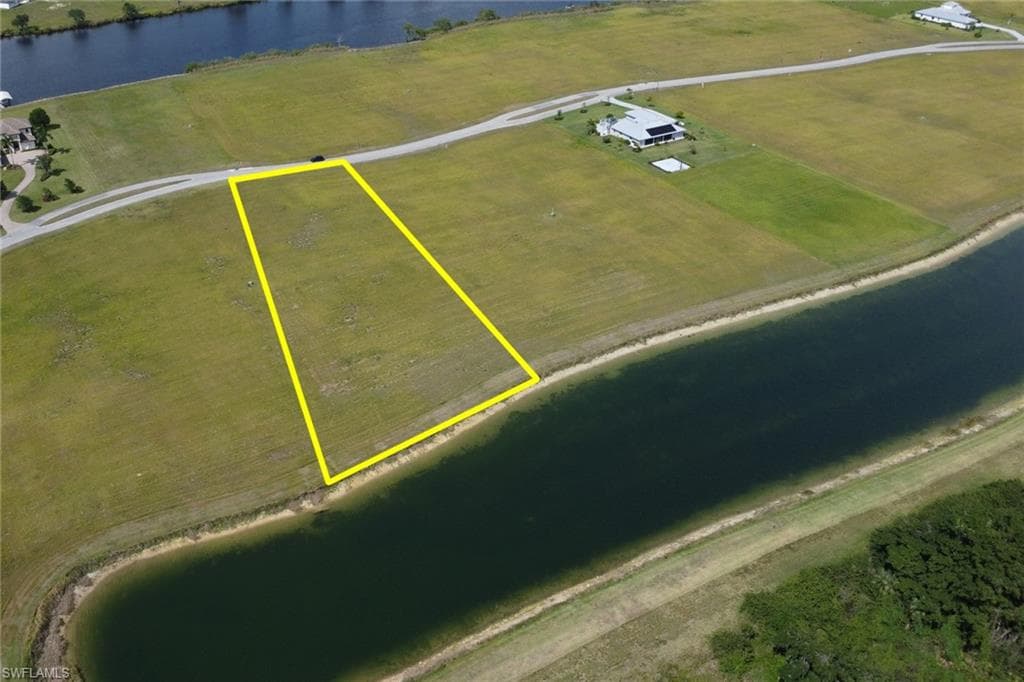 22728 Yellow Button LN, ALVA FL 33920-4
