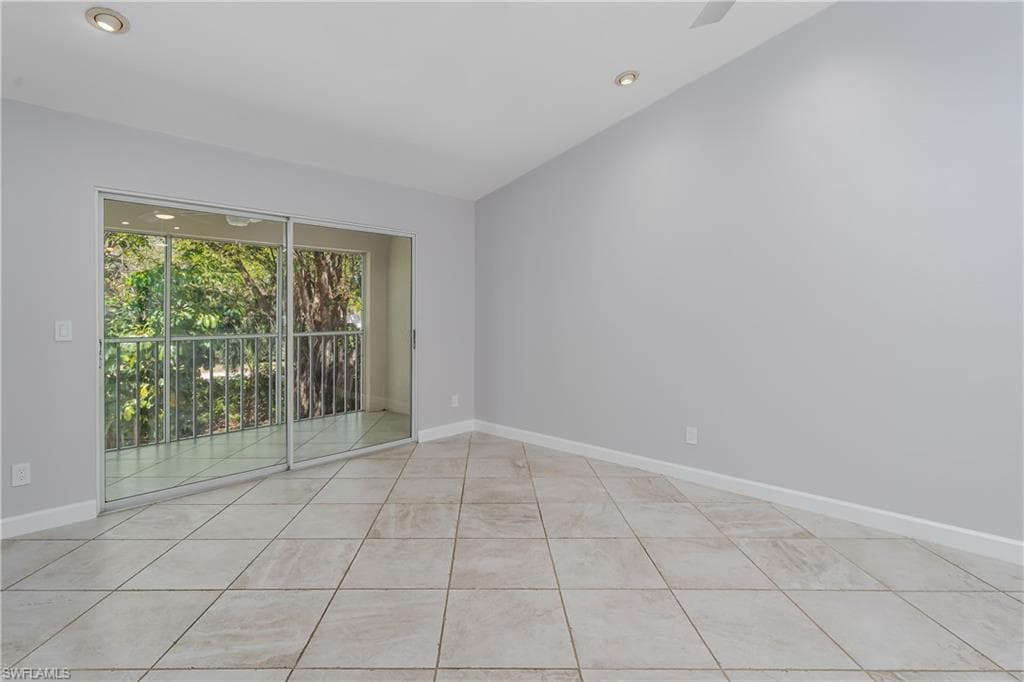 1706 Kings Lake BLVD # 203, NAPLES FL 34112-9
